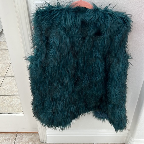 Like NEW bebe faux fur vest - Picture 7 of 12